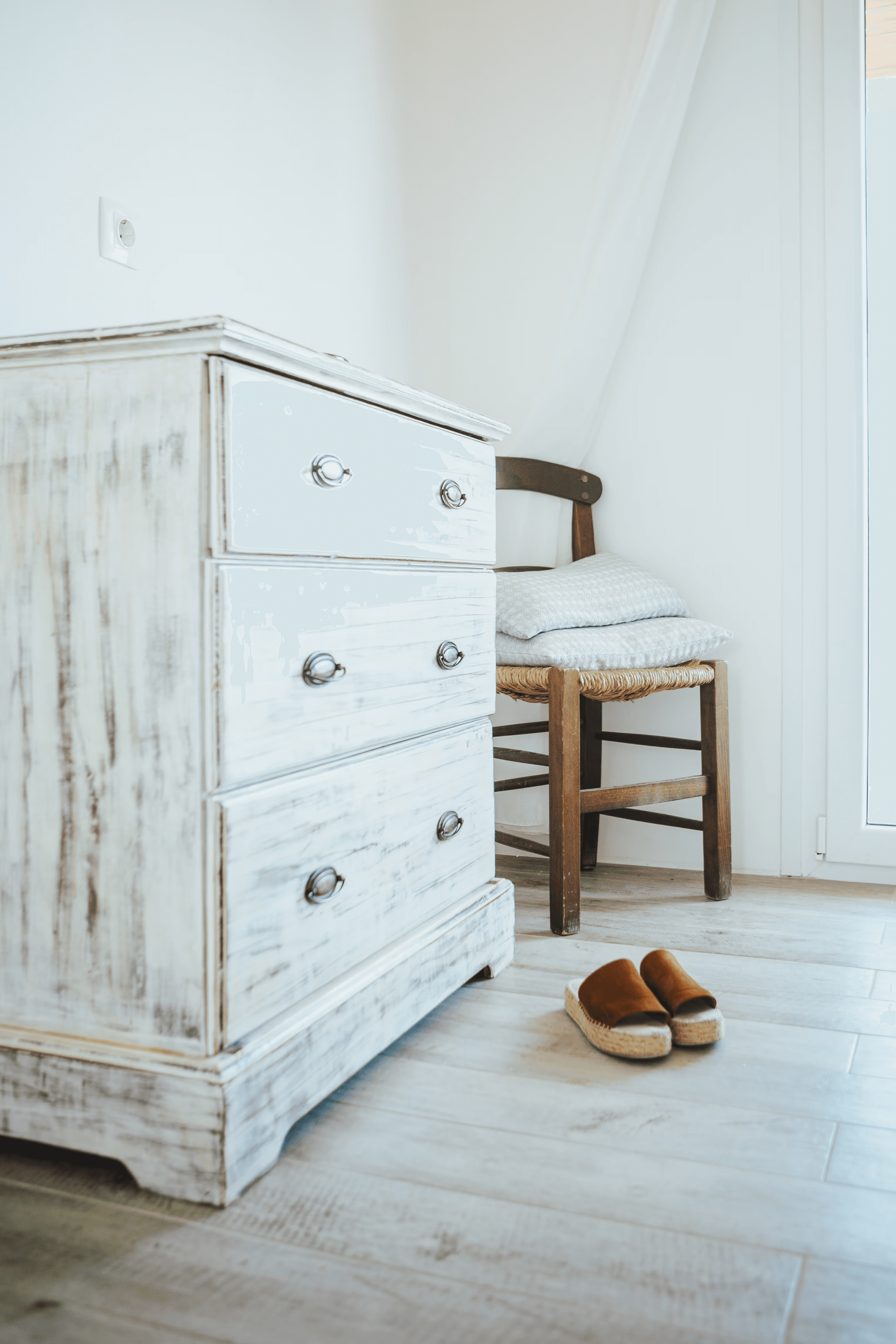679859ff3f4c6_como-pintar-un-mueble-vintage.png